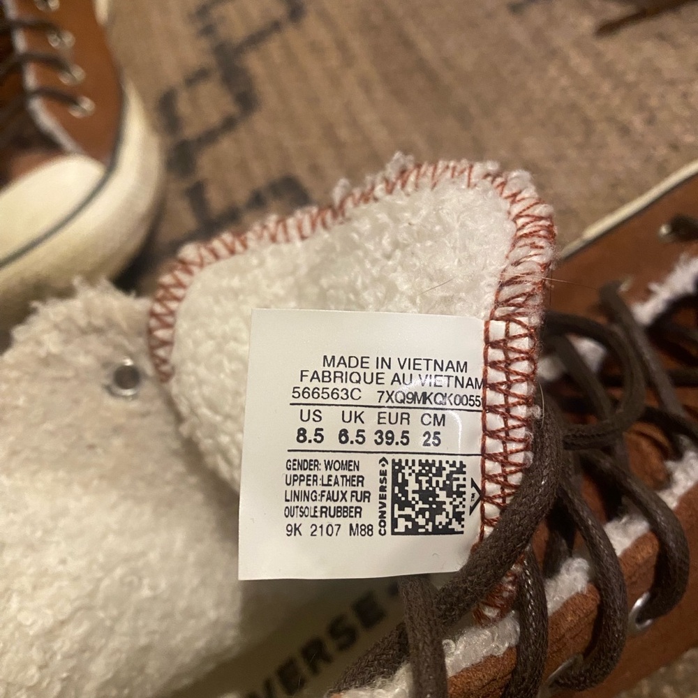 Converse - Picture 2 of 2